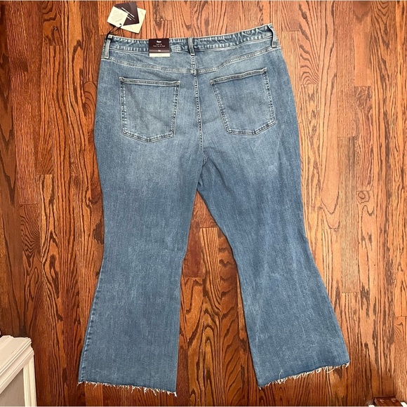 NWT Plus size Ava & Viv flare high-rise fitted hip and thigh. Super stretchy, 26 - Picture 2 of 9